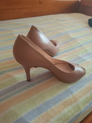 Zapatos de tacón Guy Laroche piel beige