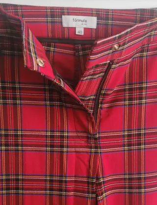 Pantalón cuadros rojo talla 40