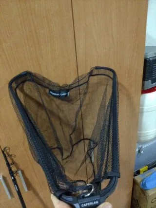 Caña de pescar con carrete y red