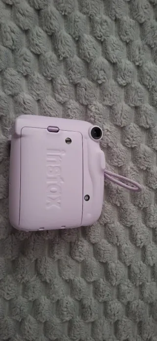 Cámara Instantánea Fujifilm Lila y funda
