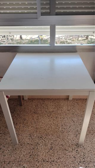 Mesa blanca de madera 75X75