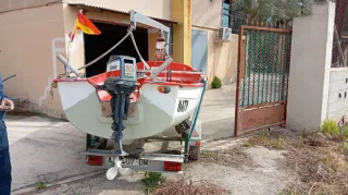 Barca con remolque y motor