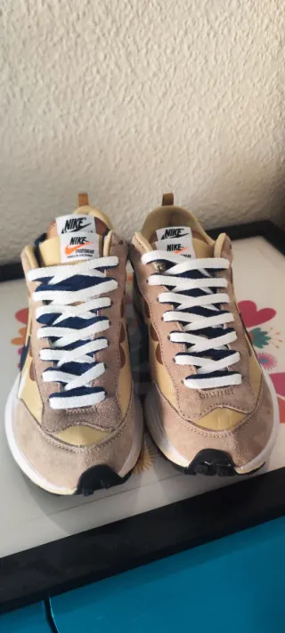 Nike Zapatillas Beige y Azul diseño sacai