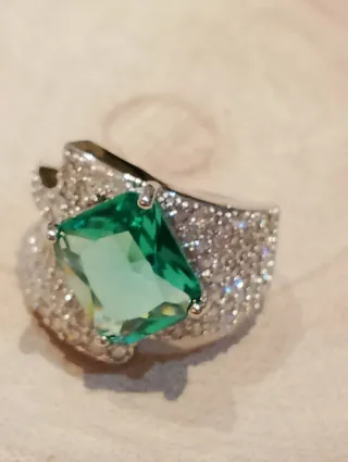 Anillo Pabe Luxury con Esmeralda