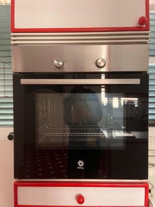 Horno Balay con bandeja y rejilla.