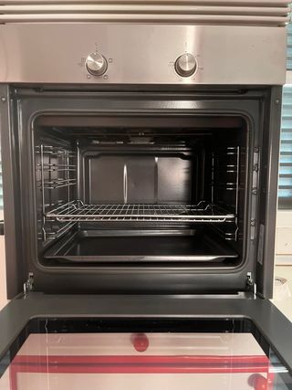 Horno Balay con bandeja y rejilla.