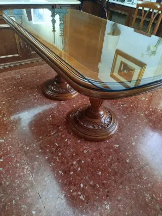 Mesa madera + sillones de comedor