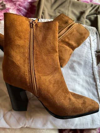 Botines con flecos marrones