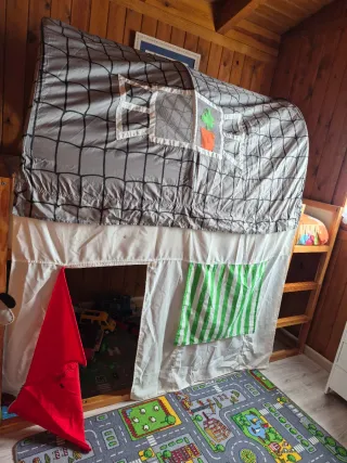 Litera infantil IKEA con zona de juegos