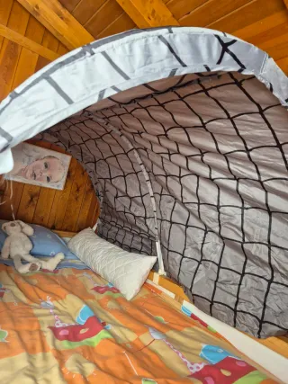 Litera infantil IKEA con zona de juegos