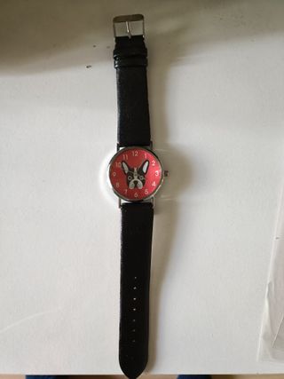 Reloj con cara de perro