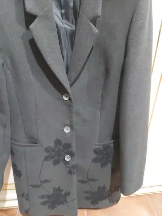 Abrigo señora con bordados