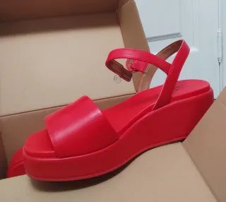 Sandalias cuña piel Camper rojas