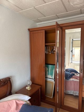 Guardaroba in legno con specchi