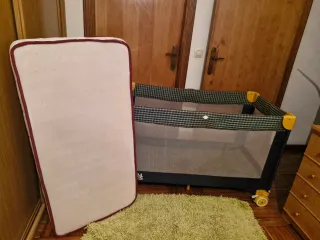 Cuna de viaje plegable con colchon y edredon