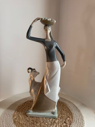 Figura Nao Lladro Campesina con Cabra