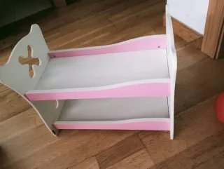 Litera para muñecas de madera