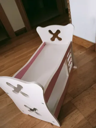 Litera para muñecas de madera