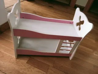 Litera para muñecas de madera