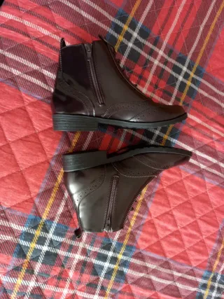 Botines burdeos talla 37,con cremallera, preciosos