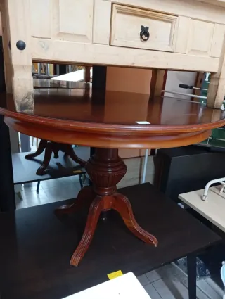 Mesa de madera estilo rústico
