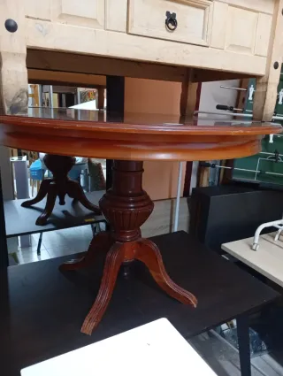 Mesa de madera estilo rústico