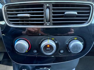 Renault Clio LIMITED TCE 90 CV. GASOLINA