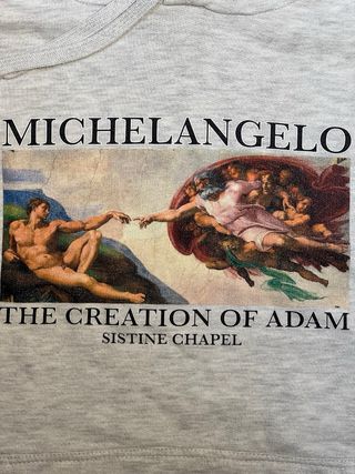 Sudadera blanca y gris con capucha ancha