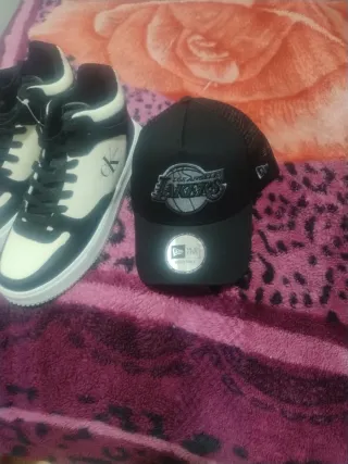 Zapatos Calvin Klein y Gorra Lakers