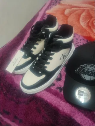 Zapatos Calvin Klein y Gorra Lakers