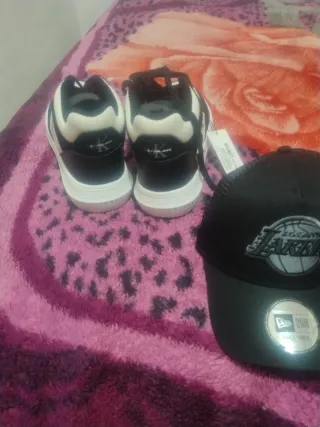 Zapatos Calvin Klein y Gorra Lakers