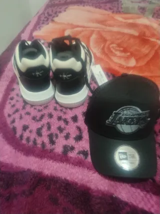 Zapatos Calvin Klein y Gorra Lakers