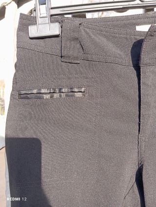 Pantaloni eleganti neri a zampa