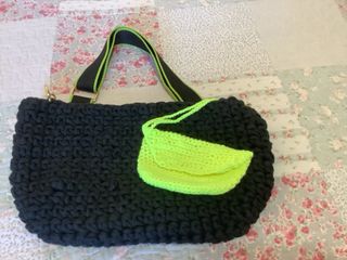 Bolso de ganchillo negro y verde