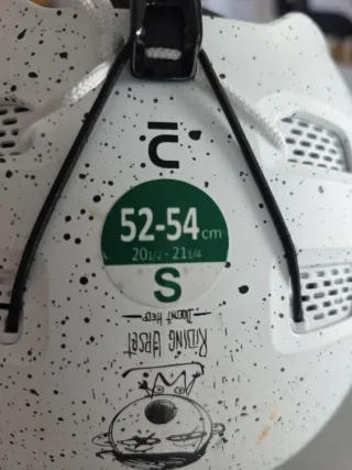 Casco de esquí Wedze blanco con puntos.