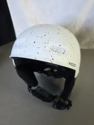 Casco de esquí Wedze blanco con puntos.