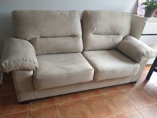Sofá de tela beige