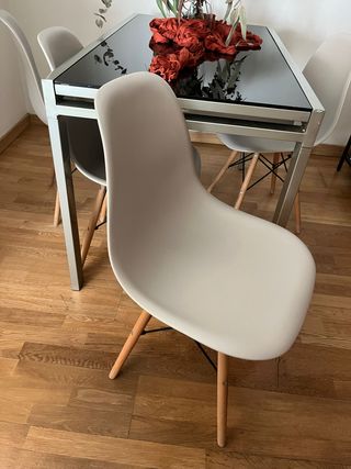 Mesa cristal templado extensible + 4 sillas