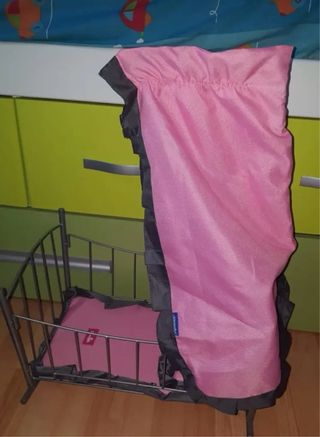 Cuna y armario de juguete