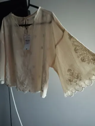 Blusa Sfera bordada beige talla M