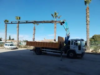 Camion Grúa Volvo FL250 con grúa AmcoVeba