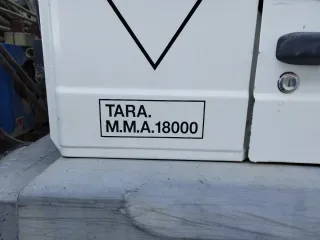 Camion Grúa Volvo FL250 con grúa AmcoVeba