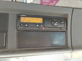 Camion Grúa Volvo FL250 con grúa AmcoVeba