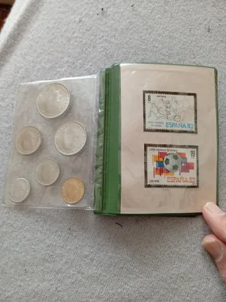 Cartera Mundial España 82 Monedas y Sellos