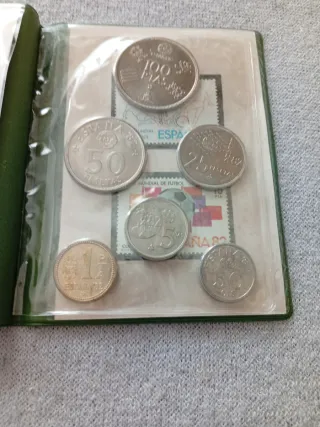 Cartera Mundial España 82 Monedas y Sellos