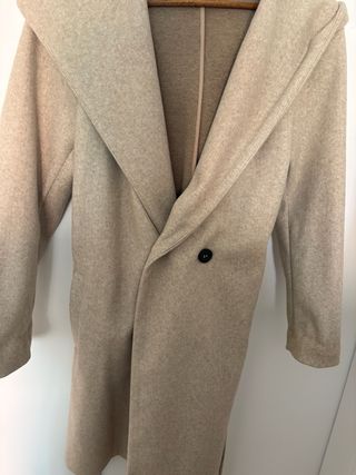 Abrigo de Zara, color beige