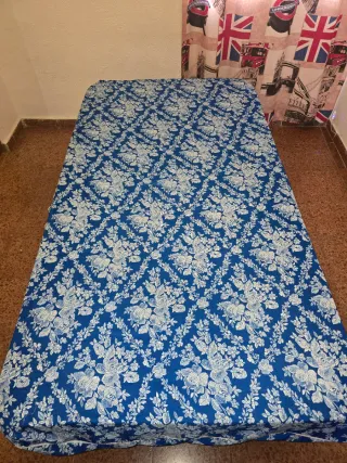 Cama con somier tapizado