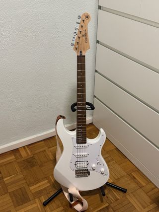 Guitarra Eléctrica Yamaha Blanca + AMPLIFICADOR