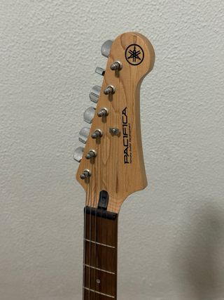 Guitarra Eléctrica Yamaha Blanca + AMPLIFICADOR