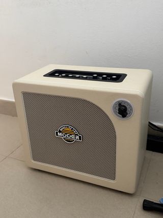 Guitarra Eléctrica Yamaha Blanca + AMPLIFICADOR